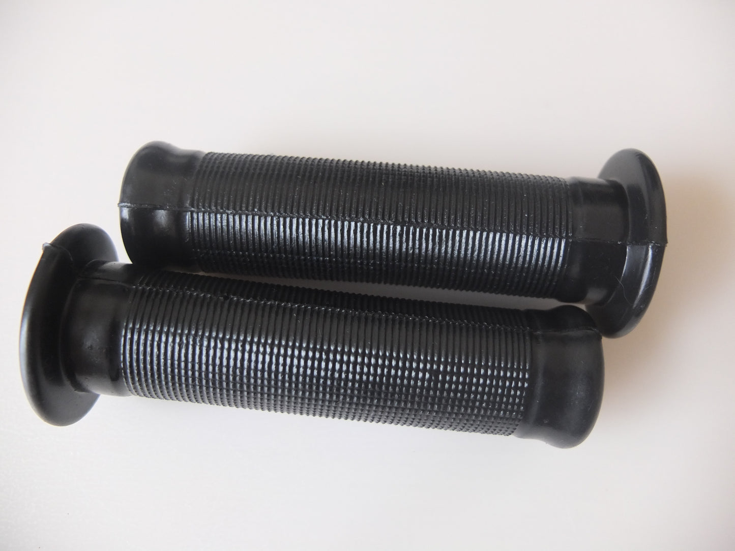 P9/111 Handlebar Grips (Pair)