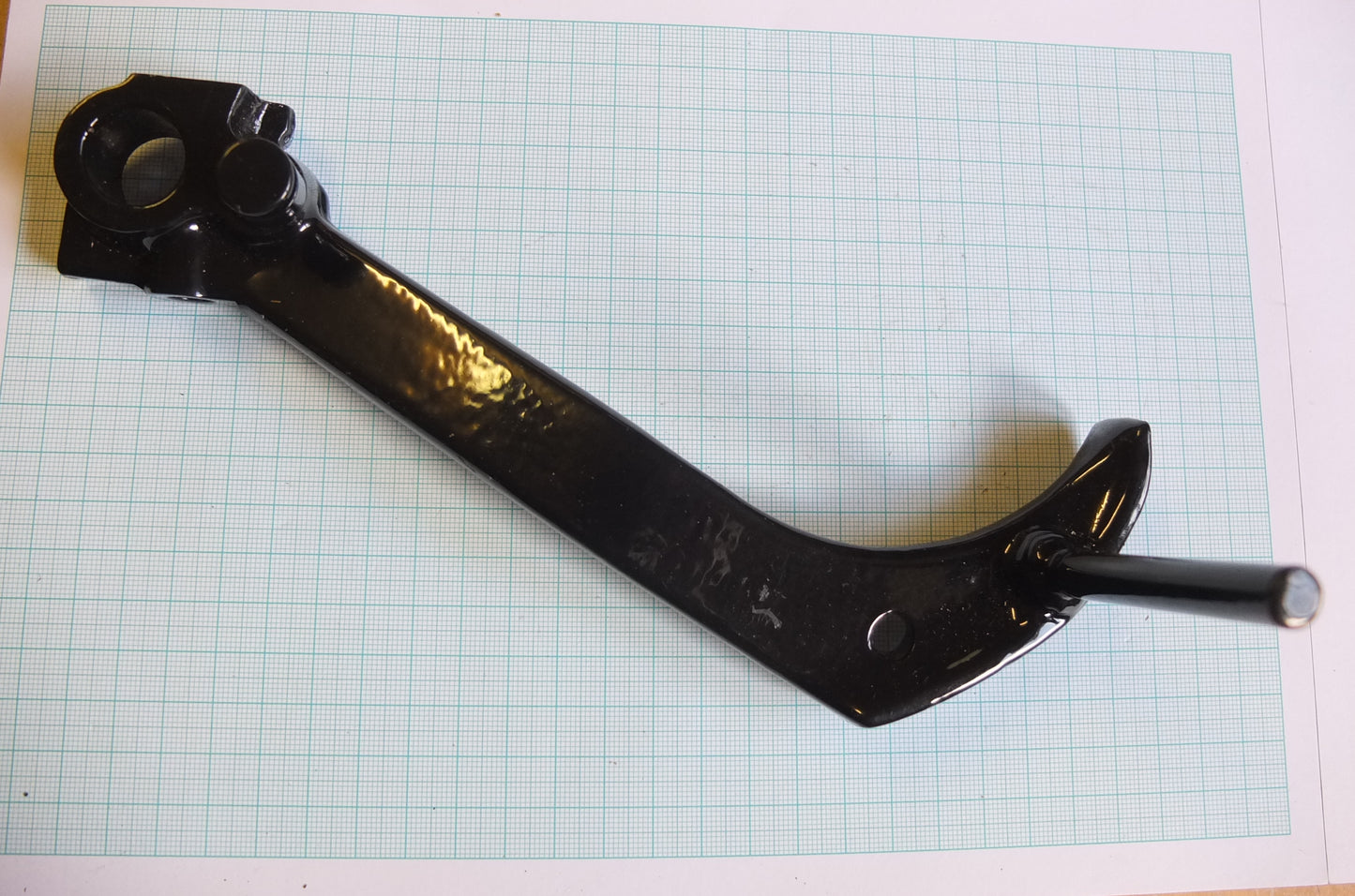 P3/073 Centre stand leg (nearside)