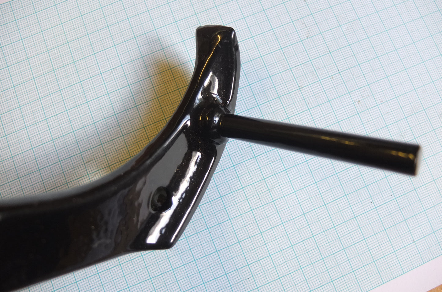 P3/073 Centre stand leg (nearside)