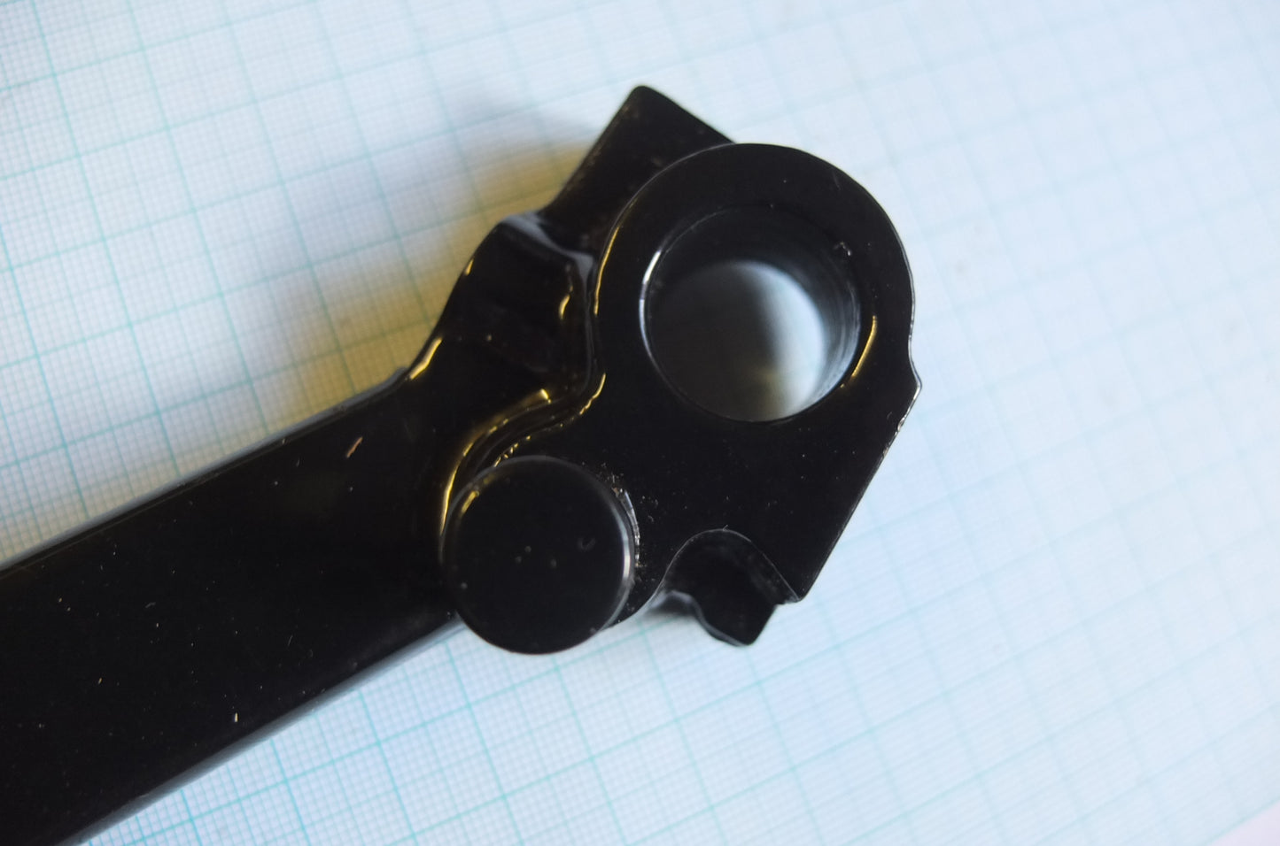 P3/073 Centre stand leg (nearside)