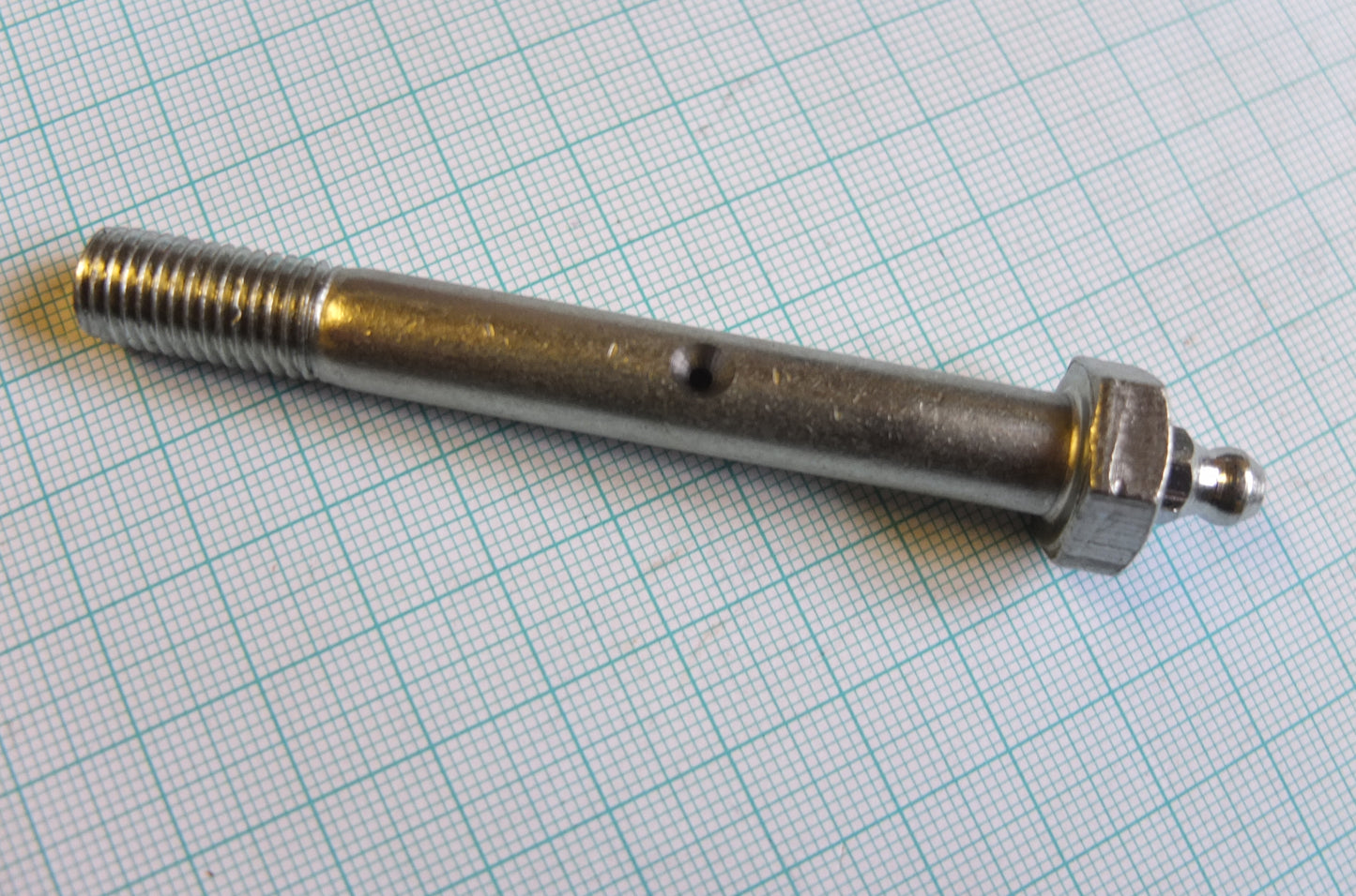P4/090-91 Seat pivot bolt/grease nipple