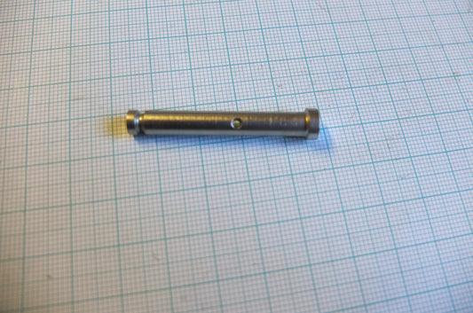 P4/123 Shackle pin-long (re.stoplight)