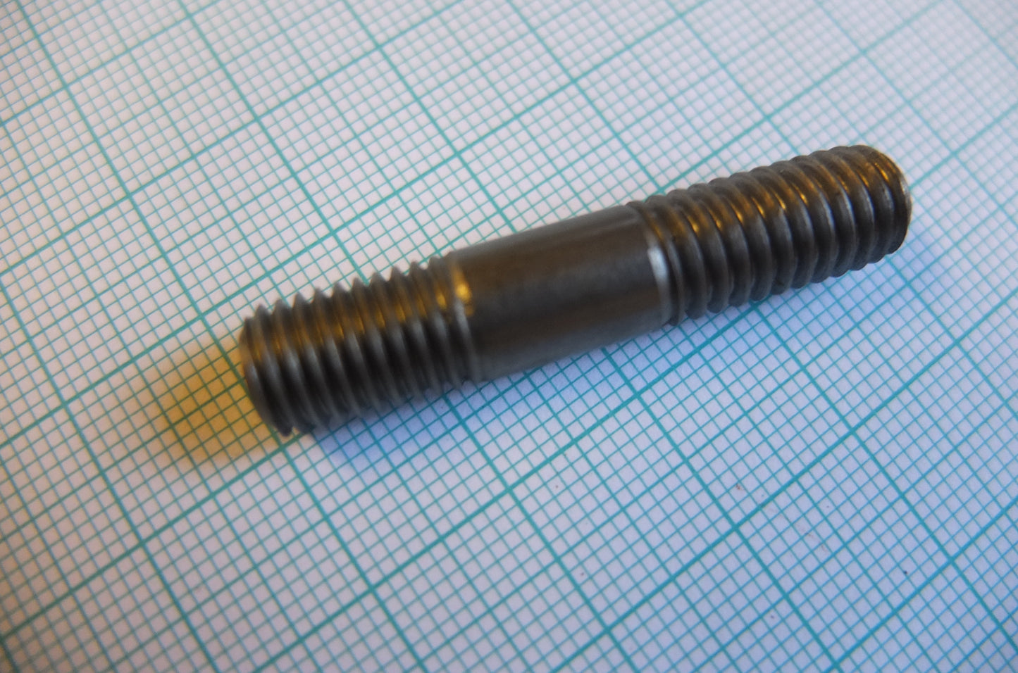 P8/085 End Cover Stud