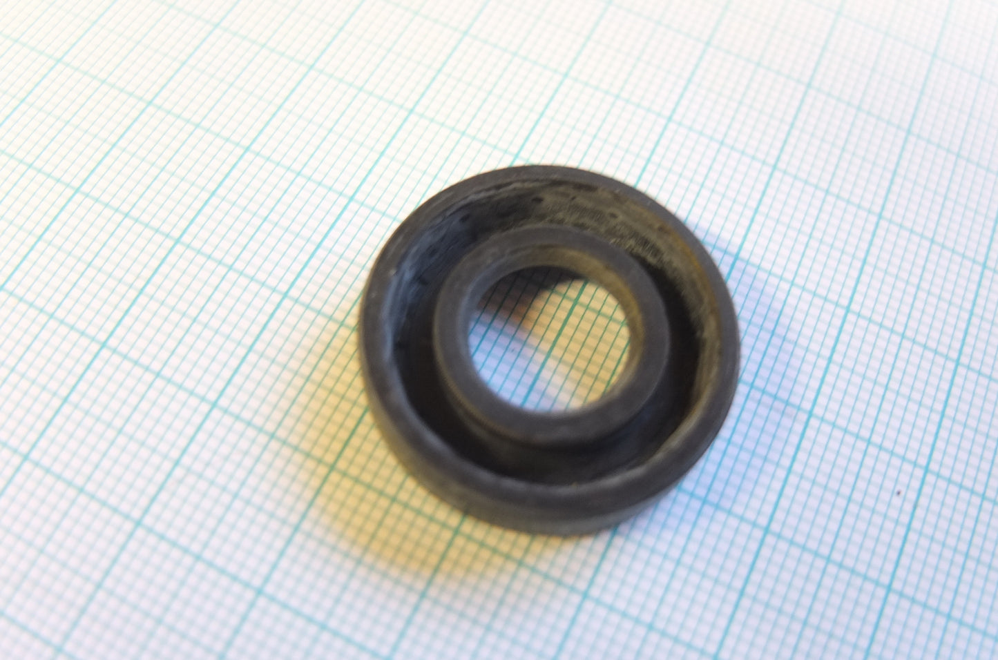 P1/145 Distributor oil seal (P11/145)