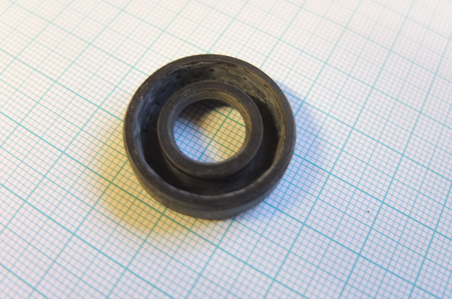 P1/145 Distributor oil seal (P11/145)