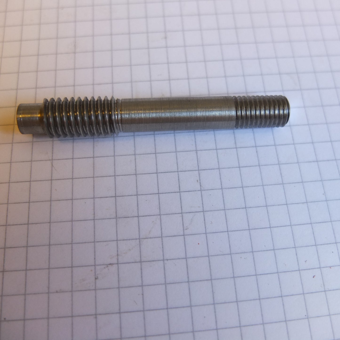 P1/083 Head stud outside lug