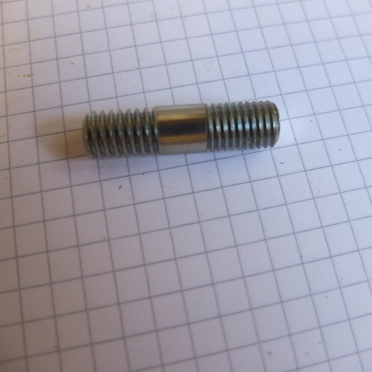 P1/087 Distributor stud