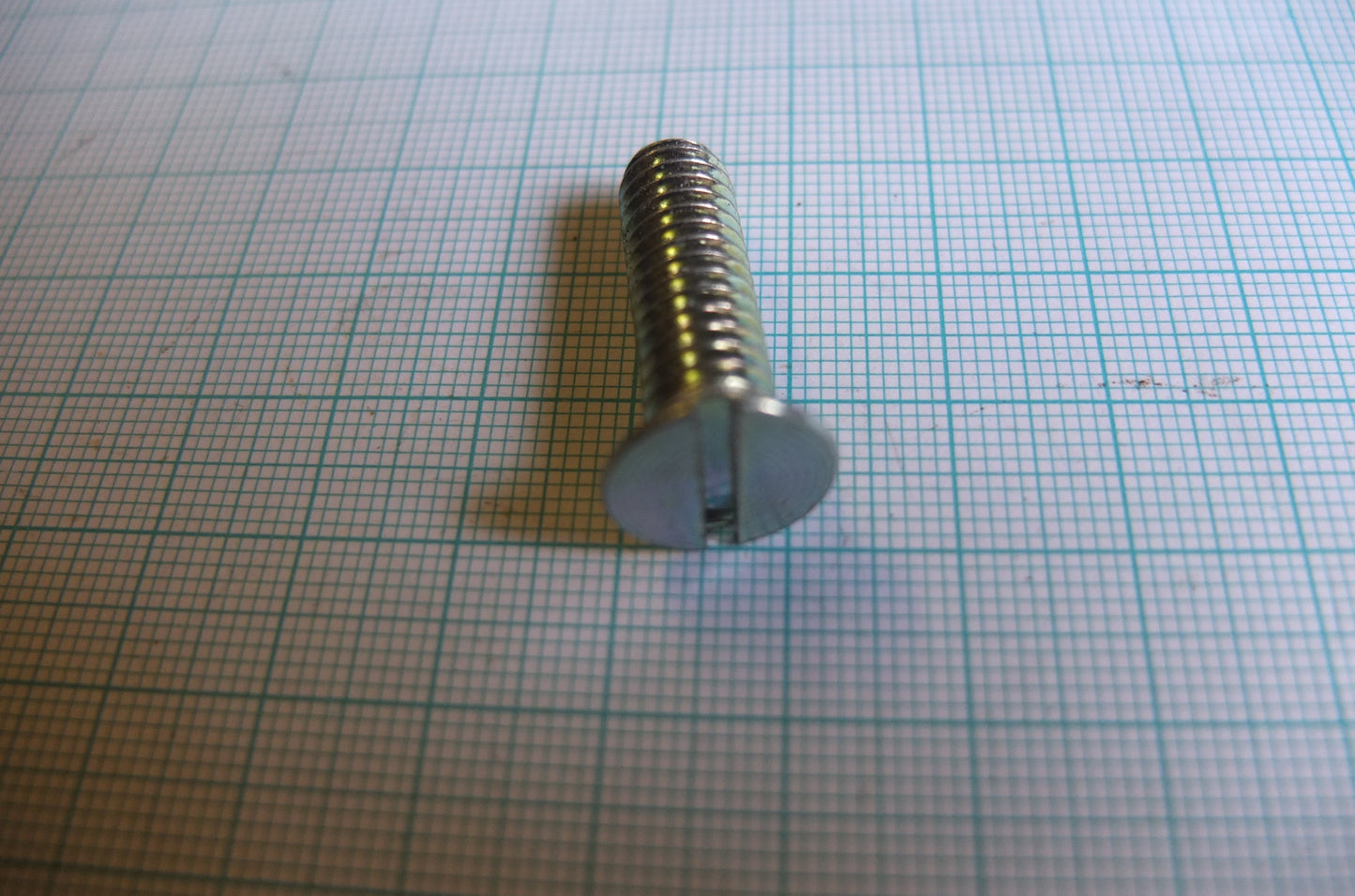 P2/008 Gearbox side plate screw