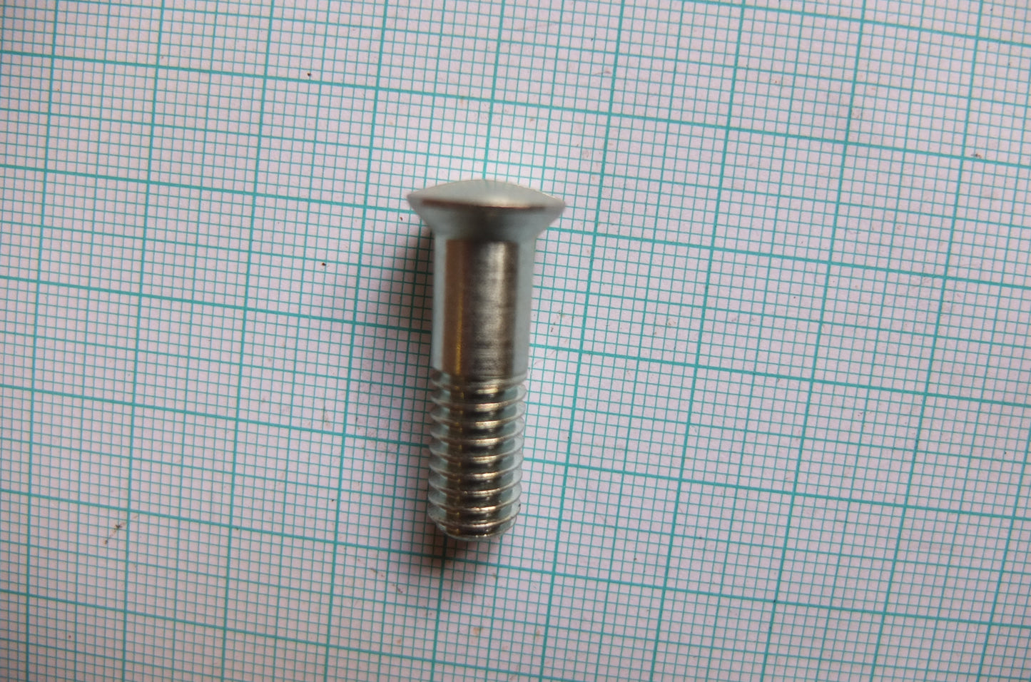 P2/008 Gearbox side plate screw