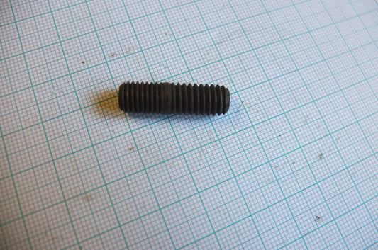 P2/053 Front cover stud