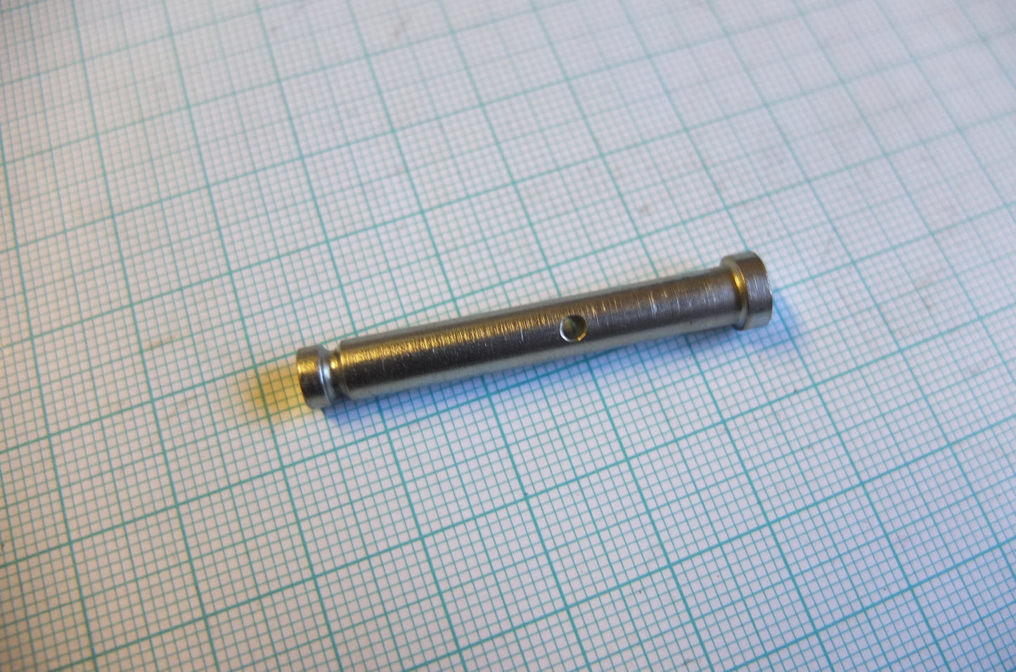 P4/123 Shackle pin-long (re.stoplight)