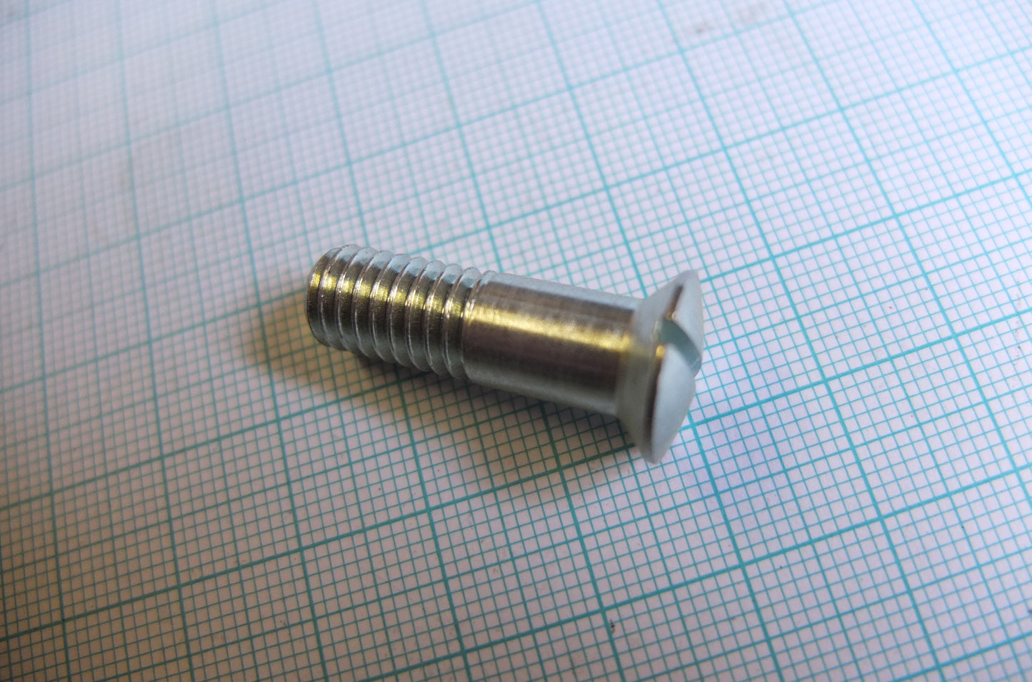 P2/008 Gearbox side plate screw