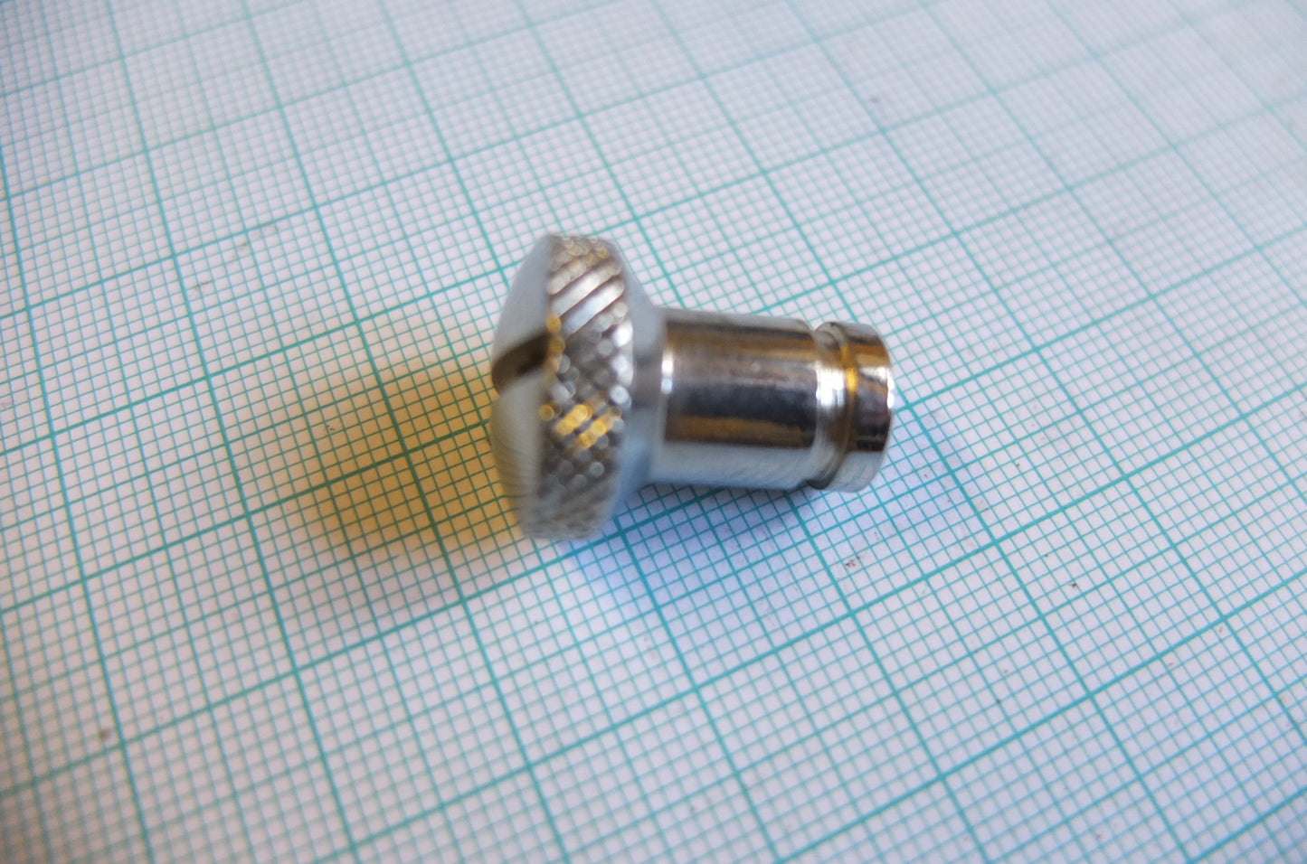 P3/020A Toolbox Lid Screw (chrome)